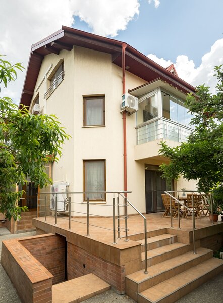Baneasa, Dobrogeanu Gherea, Garlei, comision 0%, casa P+1+M, 6 camere, curte 550 mp.