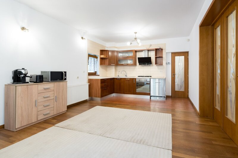 Baneasa, Dobrogeanu Gherea, Garlei, comision 0%, vila P+1+M, 6 camere, curte 550 mp